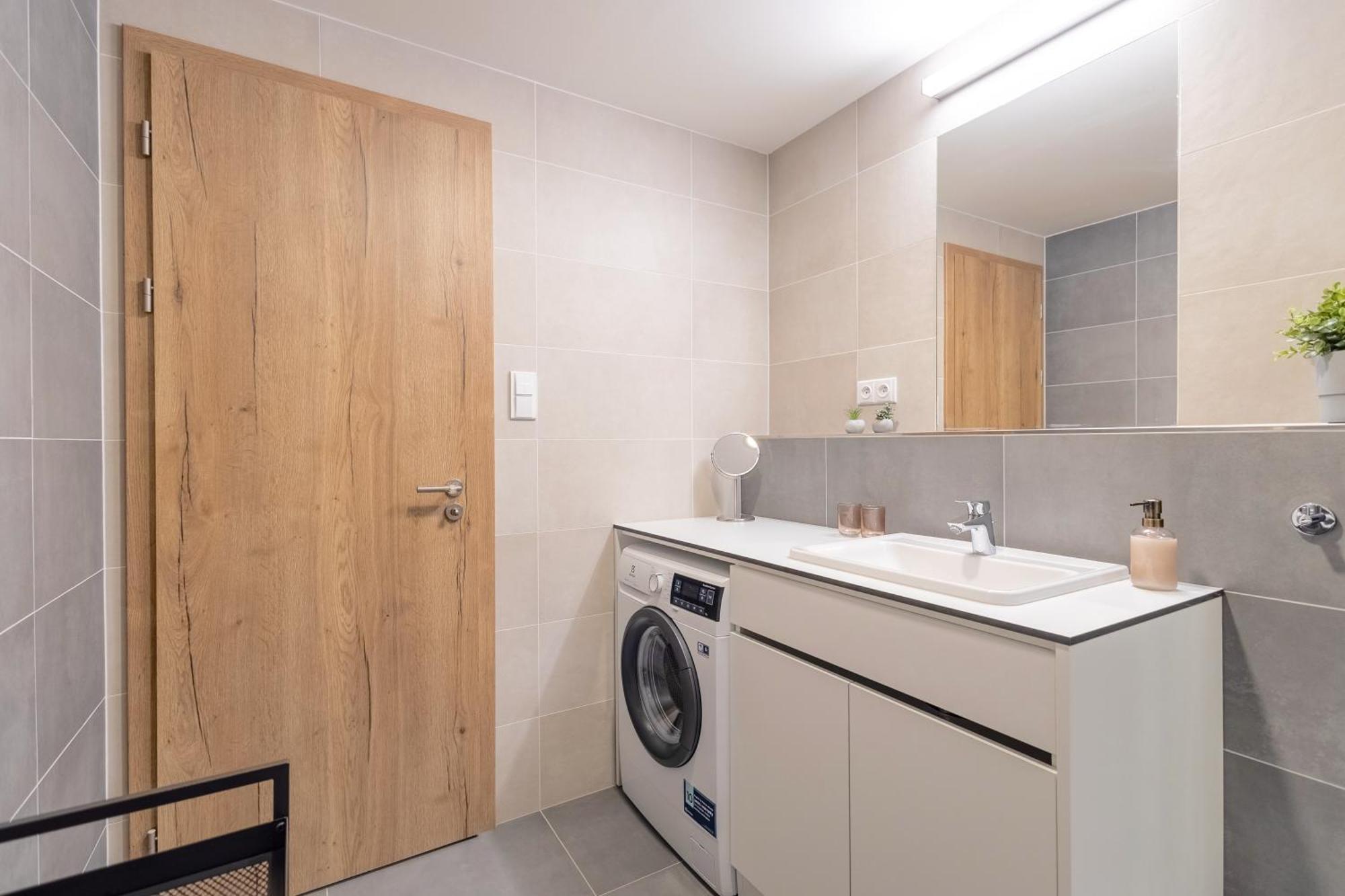Апартаменты Bright 2Br - 4Th Floor, Balcony, Free Parking By Gravity Прага Экстерьер фото